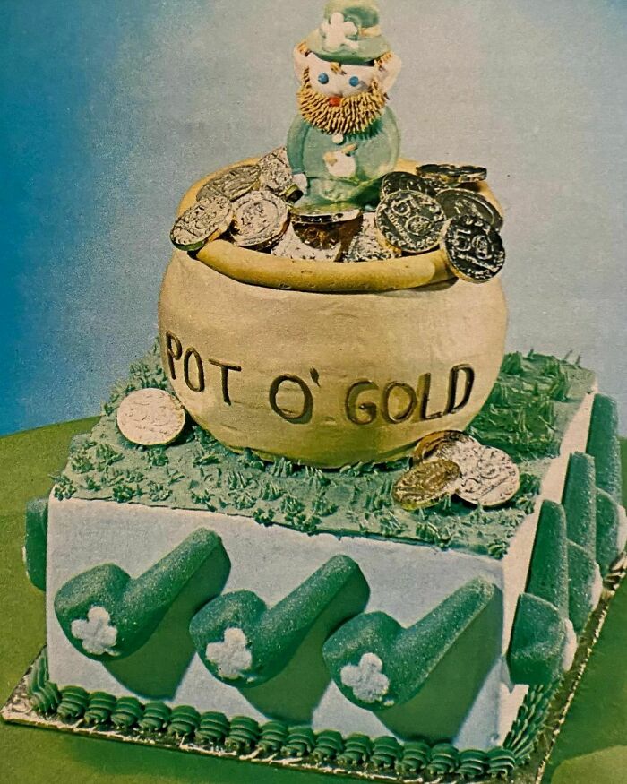 Pot O’ Gold Cake (1976 Wilton Yearbook Of Cake Decorating)