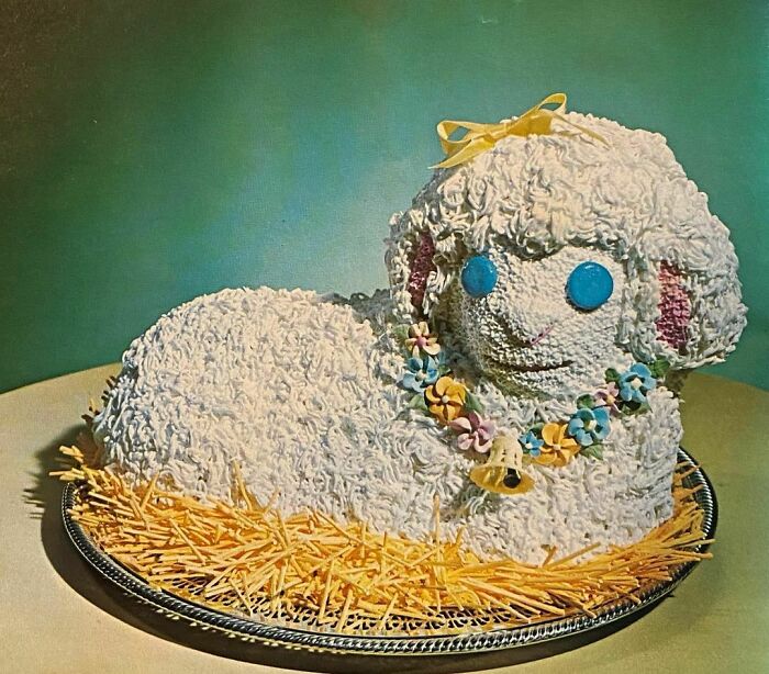 Easter Lamb Cake (1976 Wilton Yearbook Of Cake Decorating)