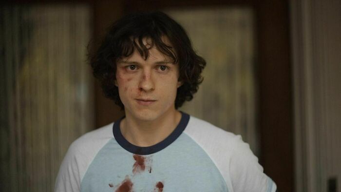 36-Year-Old Emmy Rossum Is Playing The Mom Of 27-Year-Old Tom Holland, And People Are Questioning The Age Gap 36-Year-Old Emmy Rossum Is Playing The Mom Of 27-Year-Old Tom Holland, And People Are Questioning The Age Gap