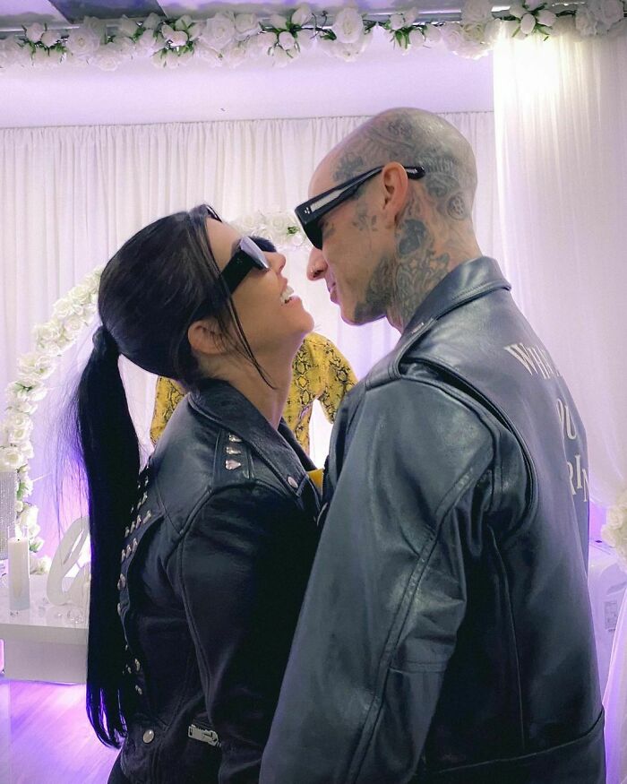 44-Year-Old Kourtney Kardashian Announces Her Pregnancy At Blink-182 Concert And Shows Off Her Baby Bump 44-Year-Old Kourtney Kardashian Announces Her Pregnancy At Blink-182 Concert And Shows Off Her Baby Bump