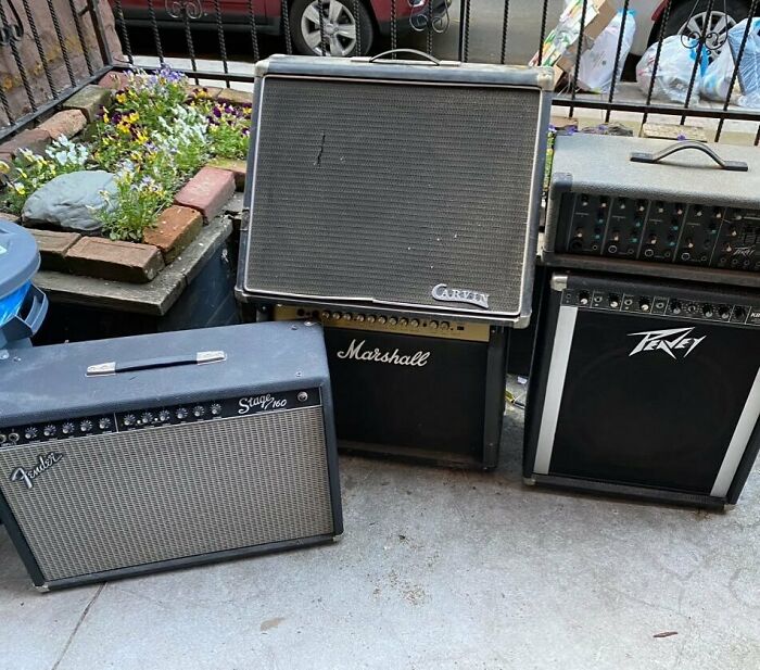 Musicians!!!!! Free Amps At 366 W 118th St