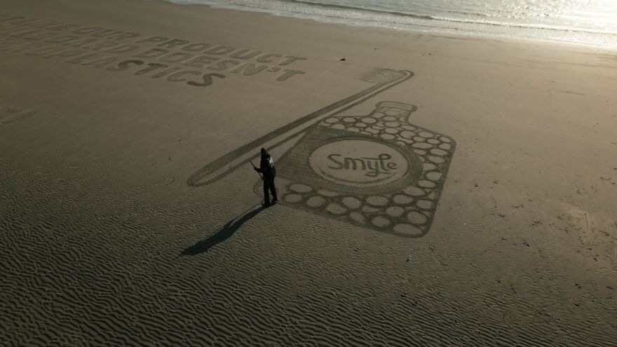 See The Cleanest Billboard In The World As It Was Made On Sand