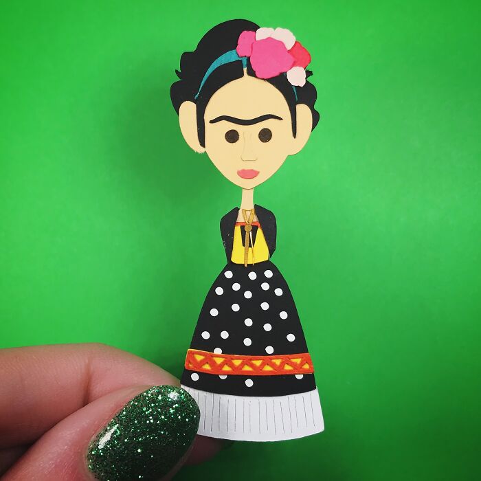 I've Been Making Frida Kahlo Out Of Paper Since 2015, And Here Is My Artistic Progression