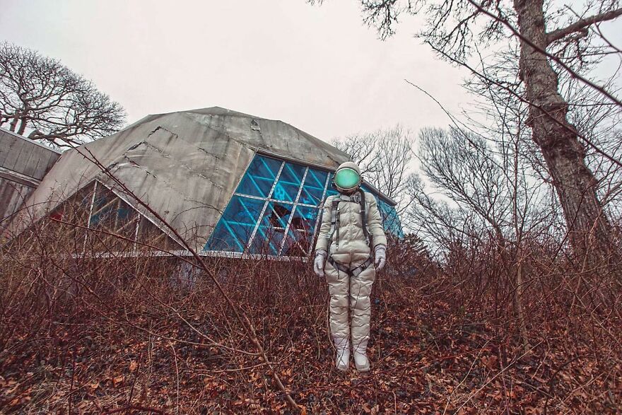 Photographer Uses Astronauts To Weave Fantastical Visual Stories