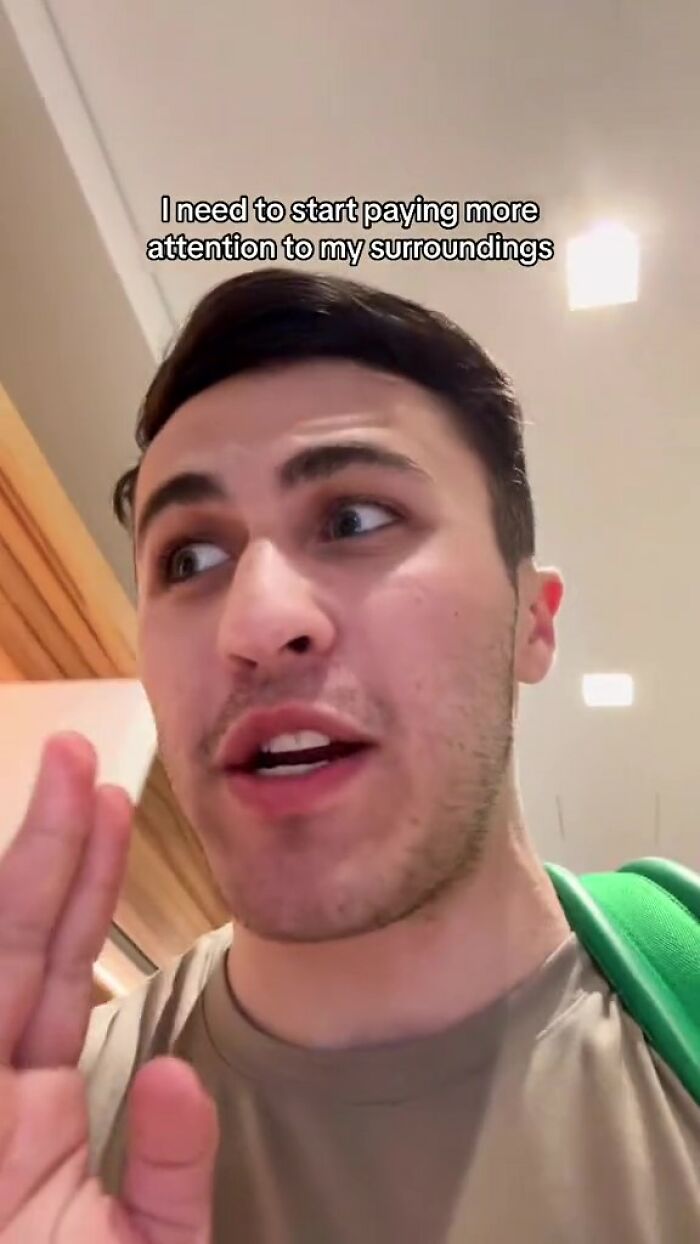 Man Sits In The Wrong Seat, Accidentally Plays Titanic Music Out Loud And Realizes Kate Winslet Is Sitting Next To Him Man Sits In The Wrong Seat, Accidentally Plays Titanic Music Out Loud And Realizes Kate Winslet Is Sitting Next To Him