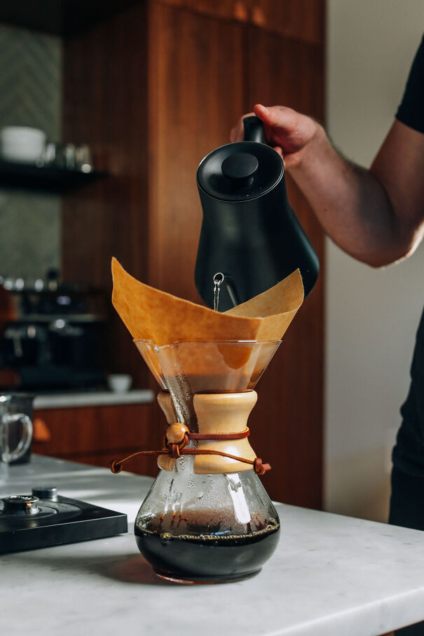 Step-by-Step-instructions-for-How-to-Make-Pourover-Coffee-minimalistbaker-coffee-4.jpg