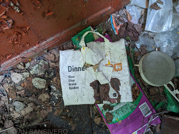 The Dark Past Of This Abandoned House Made Me Visit And Photograph It (15 Pics) The Dark Past Of This Abandoned House Made Me Visit And Photograph It (15 Pics)