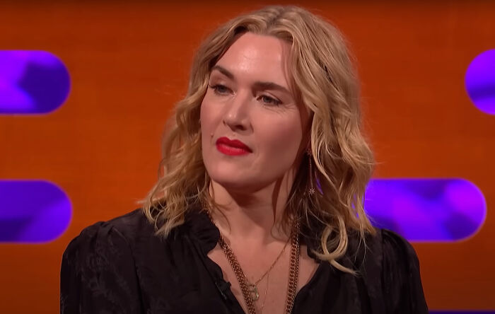 Man Sits In The Wrong Seat, Accidentally Plays Titanic Music Out Loud And Realizes Kate Winslet Is Sitting Next To Him Man Sits In The Wrong Seat, Accidentally Plays Titanic Music Out Loud And Realizes Kate Winslet Is Sitting Next To Him