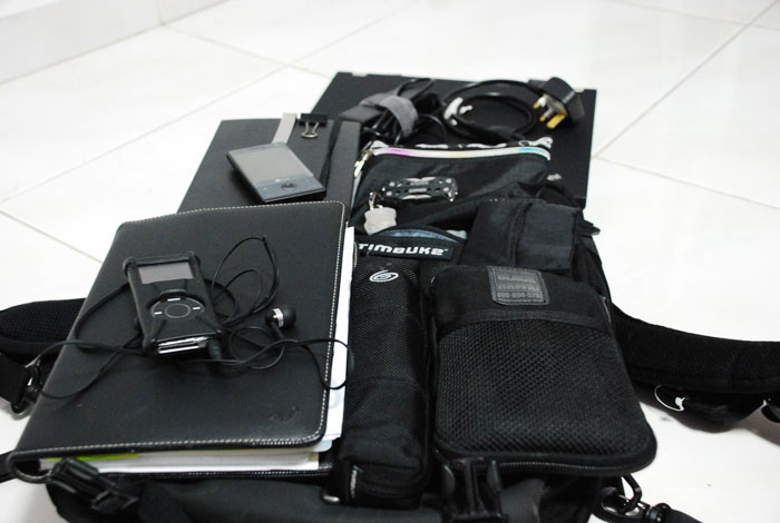 Security Demands Worker Empty Their Bag Completely Before X-Ray, They Maliciously Comply And Provoke Others To Do The Same Security Demands Worker Empty Their Bag Completely Before X-Ray, They Maliciously Comply And Provoke Others To Do The Same