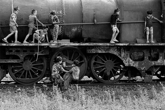 20 Photographs Documenting The “Railways Community” In Cambodia By Steff Gruber
