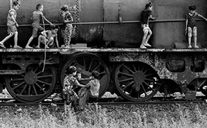 "Railway Community": 20 Photographs By Steff Gruber That Provide An Insight Into The Society Living In Phnom Penh's Railway Districts, Cambodia