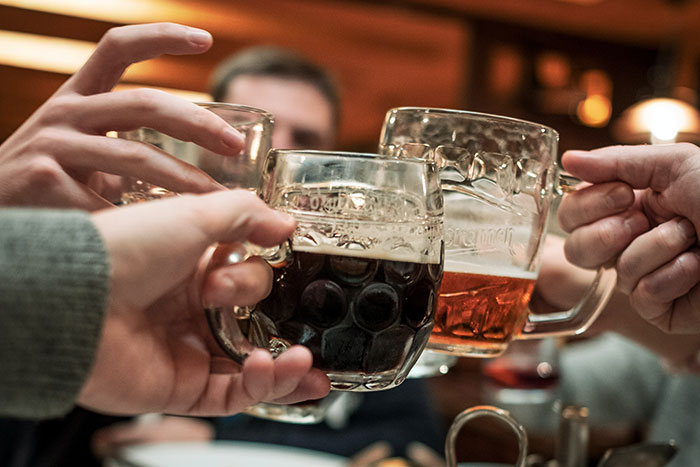 “Toilets Have Too Much Water In Them”: 30 Things That People From Other Countries Find Bizarre When Visiting The US