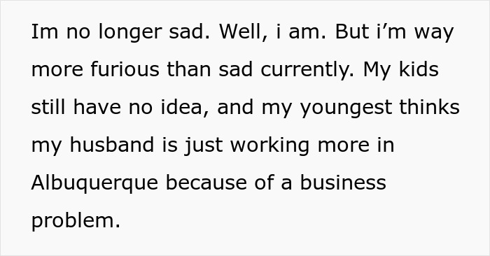 Woman Accidentally Discovers Her Husband Has Been Living A Double Life For The Past 17 Years Woman Accidentally Discovers Her Husband Has Been Living A Double Life For The Past 17 Years