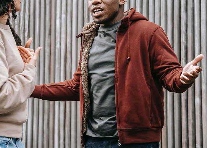 "So Mean And Innocent At The Same Time": People React To Woman's Petty Revenge On Cheating Ex After Finding His New Book Online