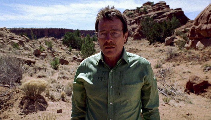 Walter White wearing green shirt standing in the desert from Breaking Bad pilot