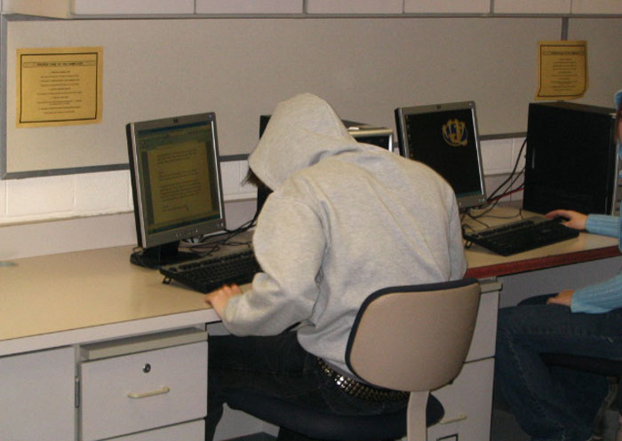 IT Guy Takes Internet Down For The Whole Company As Owners Want Employees To Be ‘More Productive’