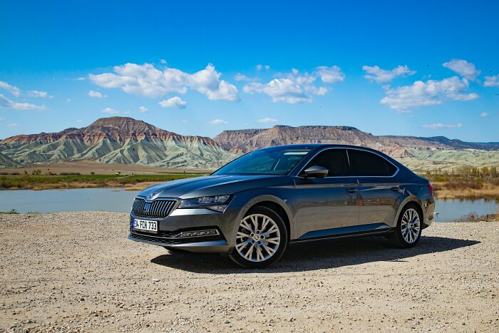 "Interesting Perspective From AI": People On LinkedIn Are Discussing These 19 AI-Made Animal Characters Representing Famous Car Manufacturers "Interesting Perspective From AI": People On LinkedIn Are Discussing These 19 AI-Made Animal Characters Representing Famous Car Manufacturers