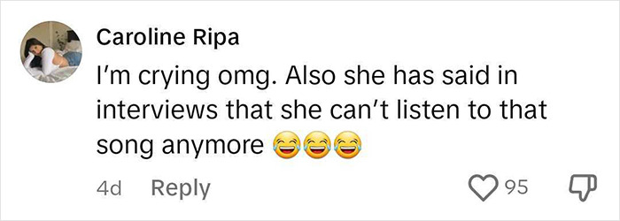 Man Sits In The Wrong Seat, Accidentally Plays Titanic Music Out Loud And Realizes Kate Winslet Is Sitting Next To Him Man Sits In The Wrong Seat, Accidentally Plays Titanic Music Out Loud And Realizes Kate Winslet Is Sitting Next To Him
