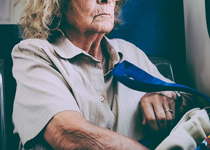 Woman Thinks She’s Entitled To Cut In Line Then Demand Things Be Moved From The Overhead Shelves, So This Man Teaches Her A Lesson Woman Thinks She’s Entitled To Cut In Line Then Demand Things Be Moved From The Overhead Shelves, So This Man Teaches Her A Lesson