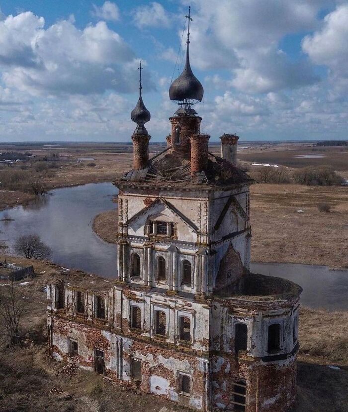 35 Of The Most Interesting Photos Of Abandoned Places, As Shared On The "Deserted Places" Instagram Account