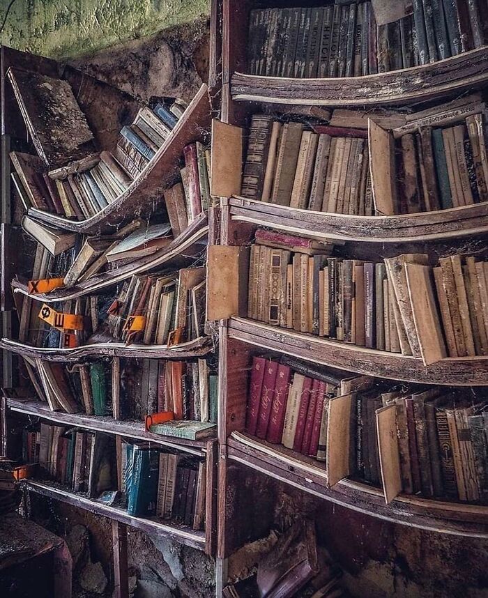 35 Of The Most Interesting Photos Of Abandoned Places, As Shared On The "Deserted Places" Instagram Account