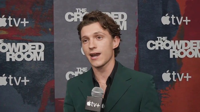 36-Year-Old Emmy Rossum Is Playing The Mom Of 27-Year-Old Tom Holland, And People Are Questioning The Age Gap 36-Year-Old Emmy Rossum Is Playing The Mom Of 27-Year-Old Tom Holland, And People Are Questioning The Age Gap