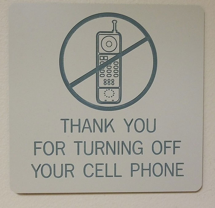 Management Tell Employees They Can't Use Their Phones After Work, Regret It Almost Immediately Management Tell Employees They Can't Use Their Phones After Work, Regret It Almost Immediately