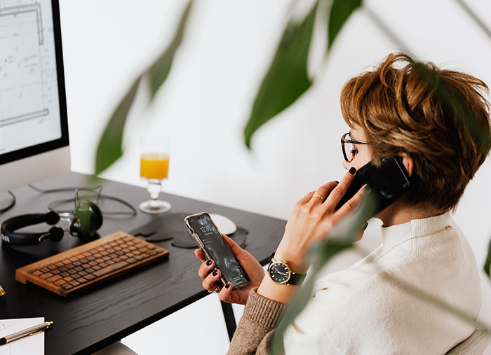 Management Tell Employees They Can't Use Their Phones After Work, Regret It Almost Immediately Management Tell Employees They Can't Use Their Phones After Work, Regret It Almost Immediately