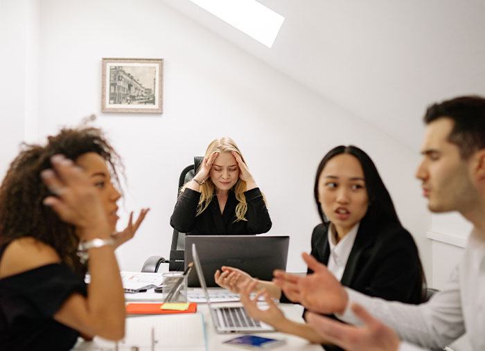 Management Tell Employees They Can't Use Their Phones After Work, Regret It Almost Immediately Management Tell Employees They Can't Use Their Phones After Work, Regret It Almost Immediately
