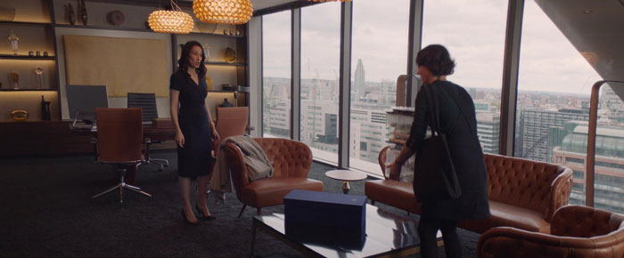 Claire talking with Fleabag