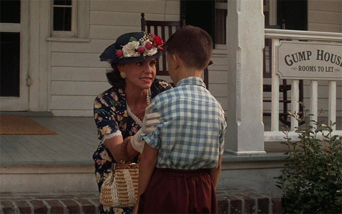 Mrs Gump talking with Forrest Gump 