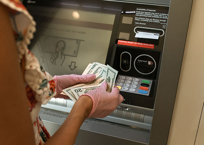 Woman Shares Her Experience With A Friend Who Brought Almost No Money On Vacation Woman Shares Her Experience With A Friend Who Brought Almost No Money On Vacation