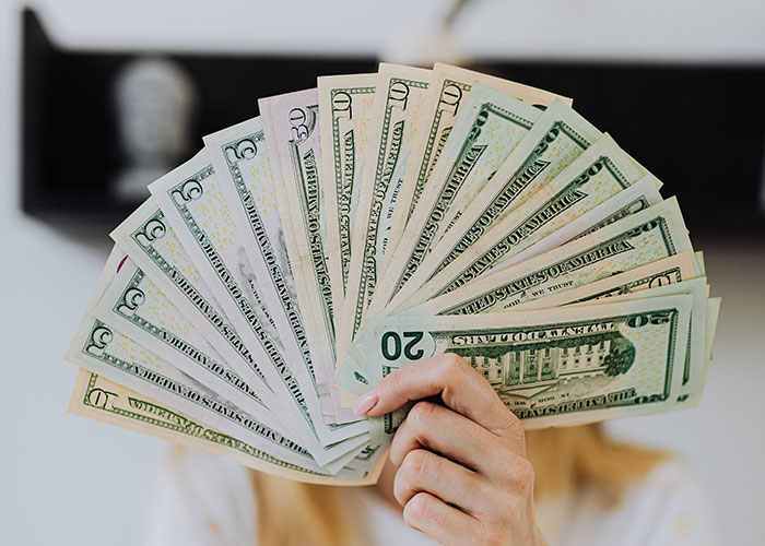 Woman Shares Her Experience With A Friend Who Brought Almost No Money On Vacation Woman Shares Her Experience With A Friend Who Brought Almost No Money On Vacation