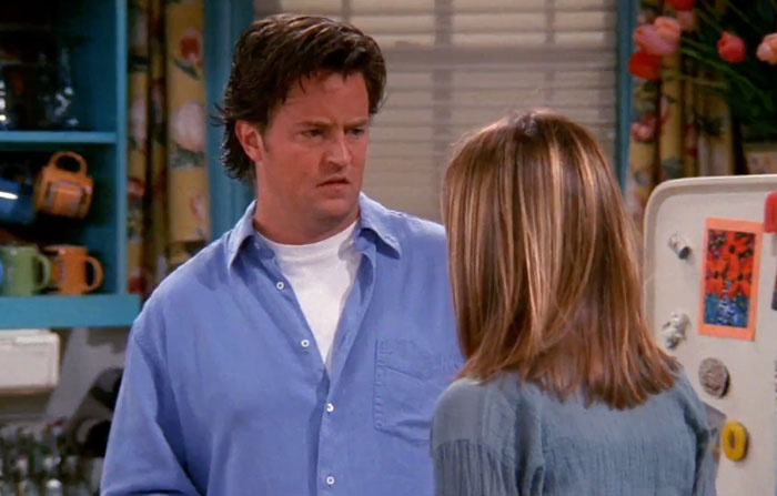 Chandler talking with Rachel 