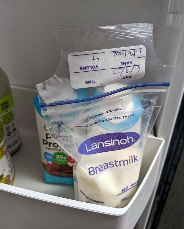 Mi compañero de trabajo pone su crema de café en bolsas de leche materna en el refrigerador comunitario