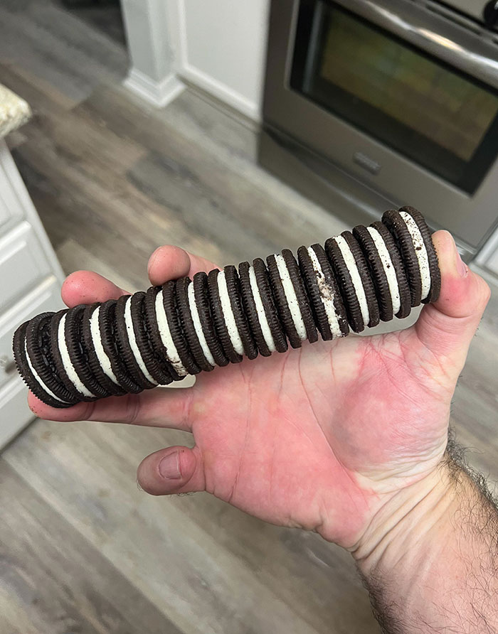 My Wife Told Me To Grab A Handful Of Oreos, But She Didn't Realize I Could Grip The Whole Row One Handed