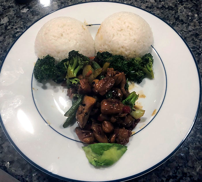 My Husband Presented Me With Beef And Broccoli For Dinner. His Plating Skills Are Ridiculous