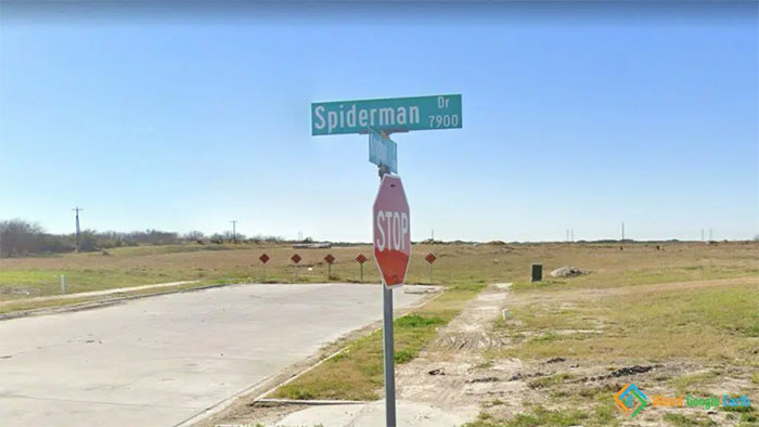 "Spiderman Drive". Location: Corpus Christi, Texas, USA