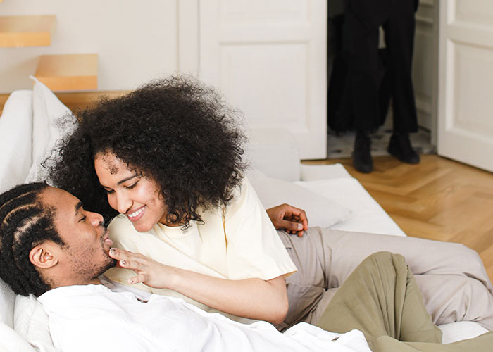 Man Cheats On Fiancé With An Ex, Demands She Return His $190 Engagement Ring, So She Does, Infuriating Him Endlessly