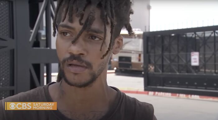 “I Got You”: A Homeless Man Rescues Family As They Jump From A Burning Building “I Got You”: A Homeless Man Rescues Family As They Jump From A Burning Building