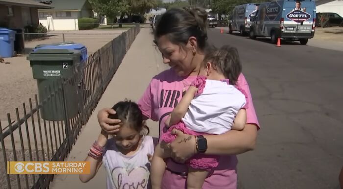 “I Got You”: A Homeless Man Rescues Family As They Jump From A Burning Building “I Got You”: A Homeless Man Rescues Family As They Jump From A Burning Building