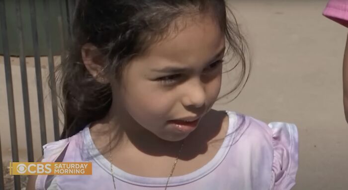 “I Got You”: A Homeless Man Rescues Family As They Jump From A Burning Building “I Got You”: A Homeless Man Rescues Family As They Jump From A Burning Building