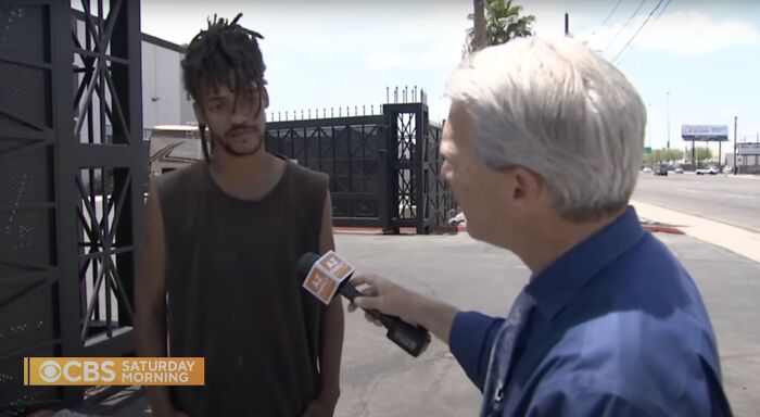 “I Got You”: A Homeless Man Rescues Family As They Jump From A Burning Building “I Got You”: A Homeless Man Rescues Family As They Jump From A Burning Building