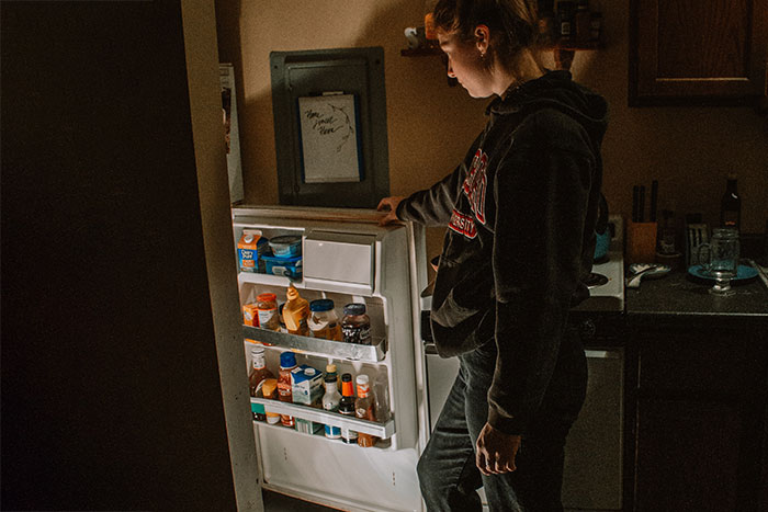 Woman Gets Into A Fight With Her Husband Over Him Taking Food From The Needy, He Refuses To Stop Woman Gets Into A Fight With Her Husband Over Him Taking Food From The Needy, He Refuses To Stop