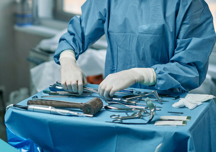 Medical Assistant Accidentally Cuts Heart Surgeon During Surgery, Who Leaves Abruptly, Dodges The Bullet When He Returns Minutes Later