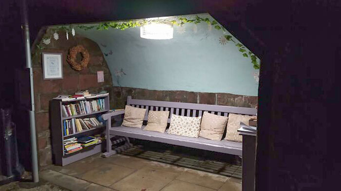 Cozy Bus Stop Near Me - I'm Tempted To Take A Flask And Sit There With A Cuppa And Read One Evening