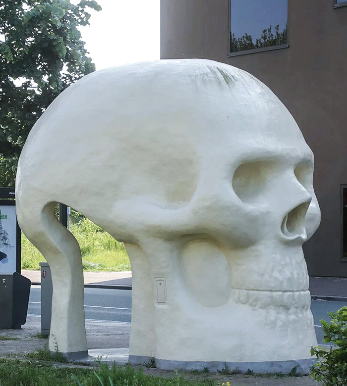 Skull Bus Stop, Dordrecht