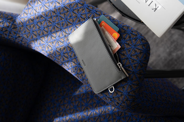 Friend Can’t Find The Time To Return Woman’s Wallet, Woman Decides She’ll Block Her Cards, Friend Goes Crazy Over It