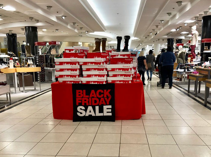 “Someone Parked Their RV In The Parking Lot”: Store Manager Authorizes All Overtime, Workers Use Every Minute Of It “Someone Parked Their RV In The Parking Lot”: Store Manager Authorizes All Overtime, Workers Use Every Minute Of It