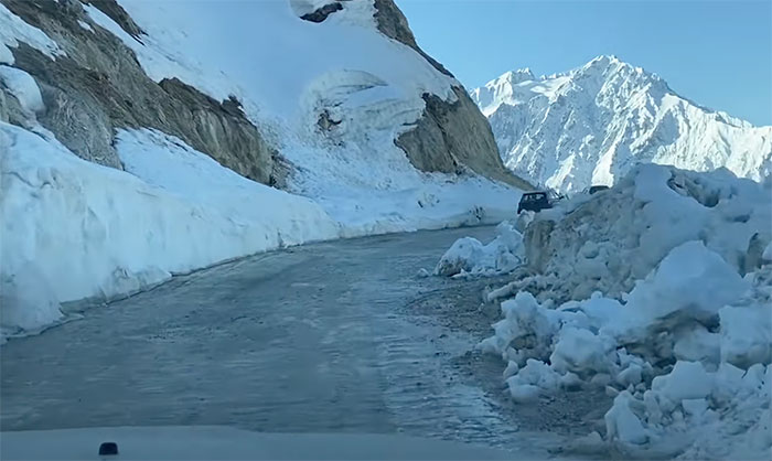 Picture of persons driving on Zoji La Pass in India